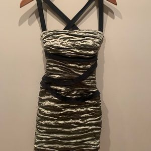 Nicole Miller Size 4 Crinkle Mini Dress